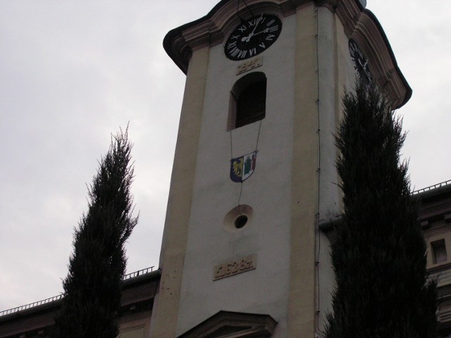 Zdaniem specjalistów od heraldyki godło na strumieńskim ratuszu nie może być herbem miasta.