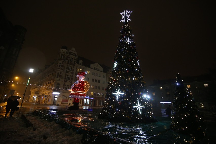 Bytom już ubrany w świąteczne iluminacje