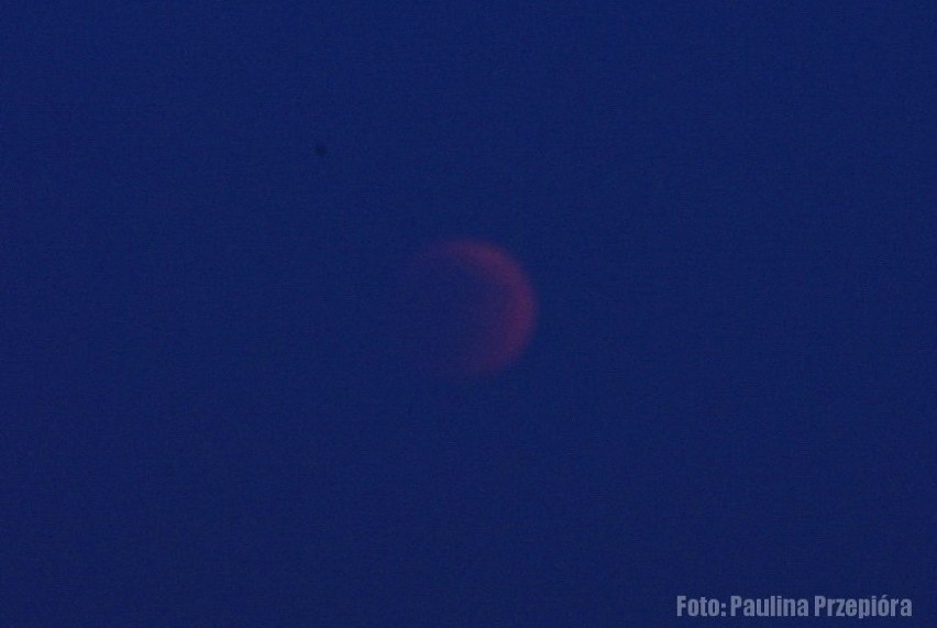 Zaćmienie Księżyca 21.53  Fot. Paulina Przepióra