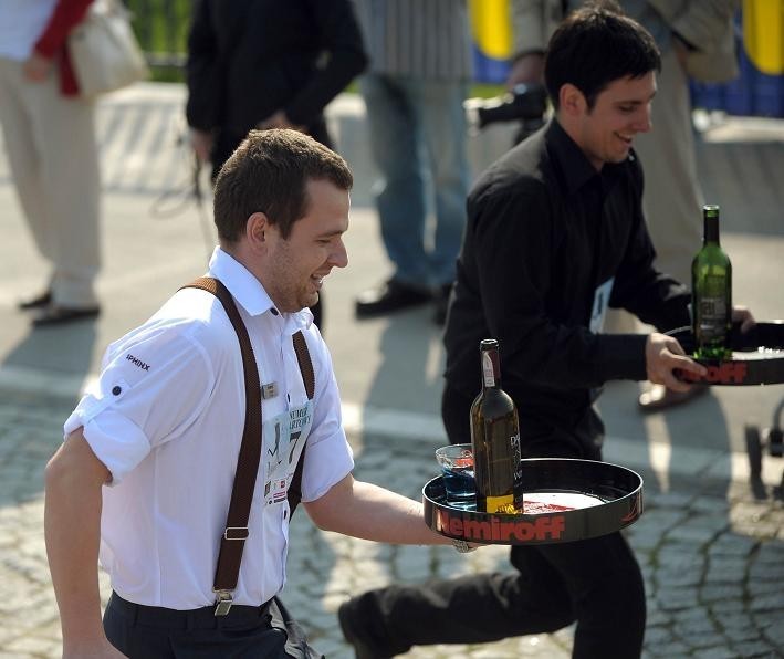 ŚRÓDKA - Pierwszy Poznański Bieg Kelnerów. ZOBACZ ZDJĘCIA I FILM