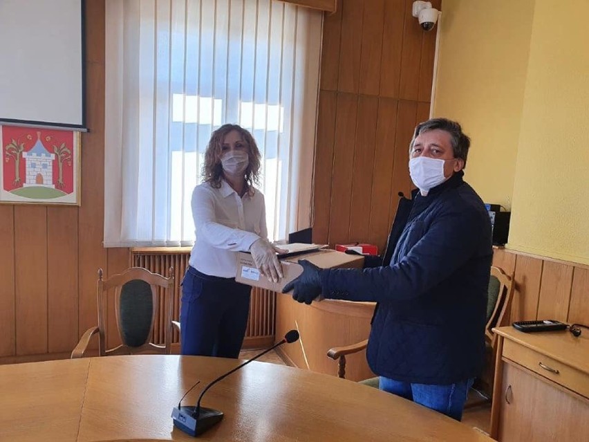 Gmina Śmigiel zakupiła za pieniądze z grantu laptopy dla szkół podstawowych