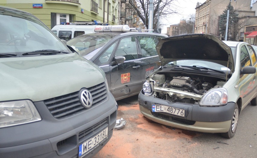 Zderzenie na Narutowicza w Łodzi. Dwie osoby ranne, trzy...