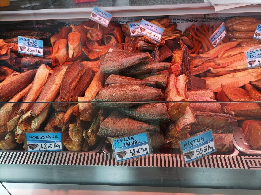 Gdzie kupić rybę na Mierzei Wiślanej (wakacje 2022 nad morzem)? Ryby zdrowe, ale czy tanie? Na pewno jest smacznie, a za węgorza 130 zł