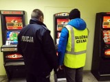 Prabuty: Policjanci i celnicy zabezpieczyli nielegalne automaty do gier