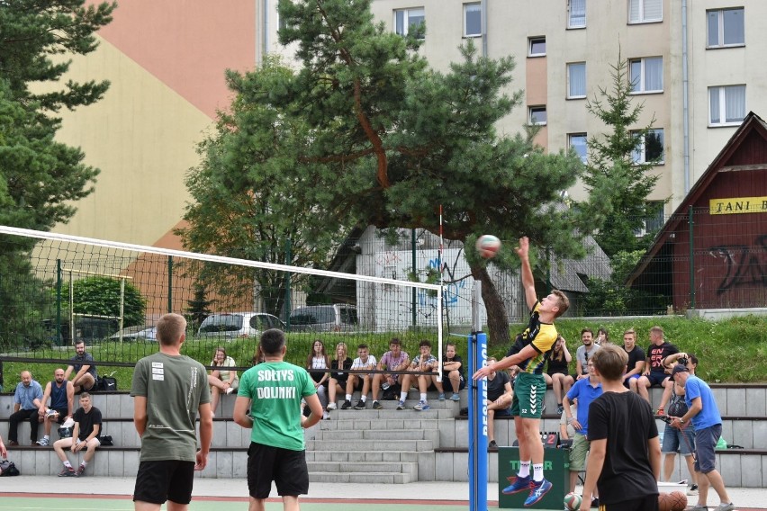 Pierwszy turniej siatkówki w dolince w Olkuszu