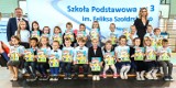 Nowy Tomyśl: Uczniowie "Trójki" oficjalnie przyjęci do społeczności szkolnej. Pasowanie na ucznia w Szkole Podstawowej nr 3. 