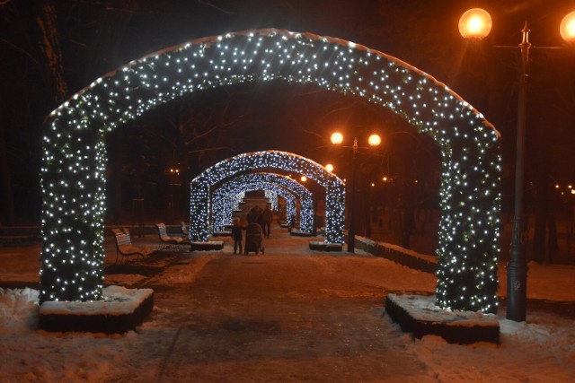 Ozdoby bożonarodzeniowe w Jastrzębiu nadają miastu atmosfery świąt.