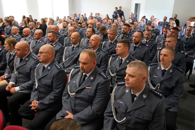 Wśród 75 wyróżnionych, 5 mundurowych to funkcjonariusze z Komendy Powiatowej Policji w Radziejowie.