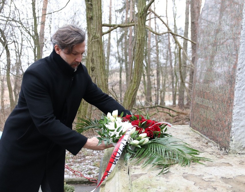 Rocznica rozstrzelania żołnierzy AK. Upamiętniono zamordowanych w podkaliskim Skarszewie. ZDJĘCIA