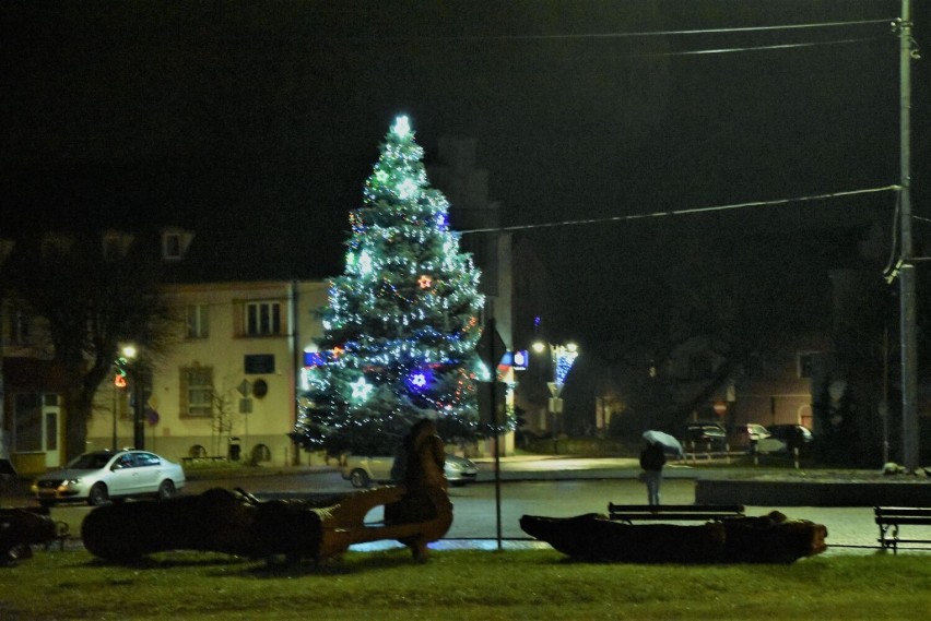 Miejska choinka w Sławnie i świąteczne iluminacje