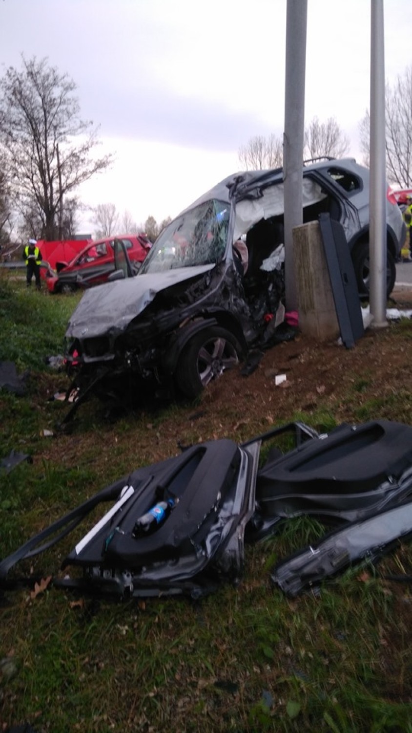 Tragiczny wypadek w Sławkowie na DK94. BMW zderzyło się z toyotą. Dwie osoby nie żyją [ZDJĘCIA]