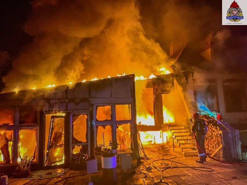 Aż cztery zastępy gasiły w nocy pożar kotłowni w Strobowie