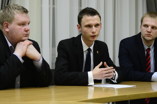 Sebastian Lelas (w środku), Marcin Karczewicz (z lewej) i Wojciech Brym pozytywnie ocenili współpracę z władzami miasta przy wprowadzaniu OBO.