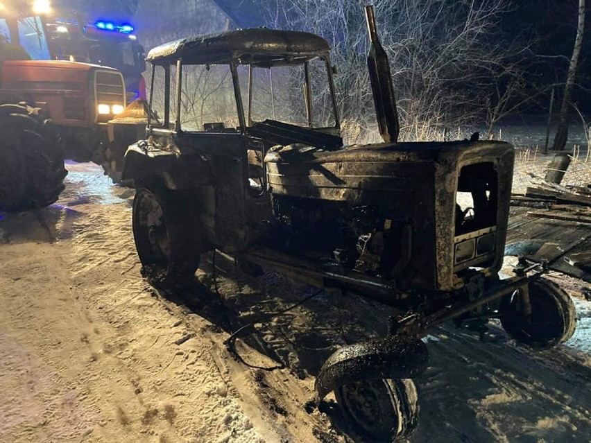 Pożar budynku gospodarczego w Szczurowej gasiło 32...