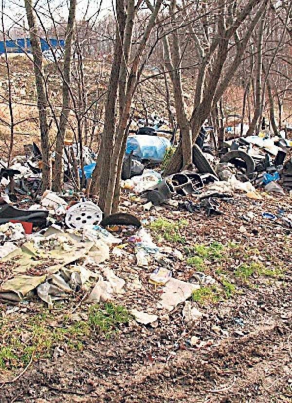 śmieci w rejonie skoczni w Wiśle Malince