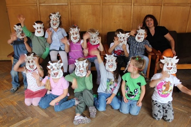 Klub Malucha w Zamościu to zajęcia artystyczne prowadzone w formie zabawy z dziećmi w wieku od 3 do 5 lat