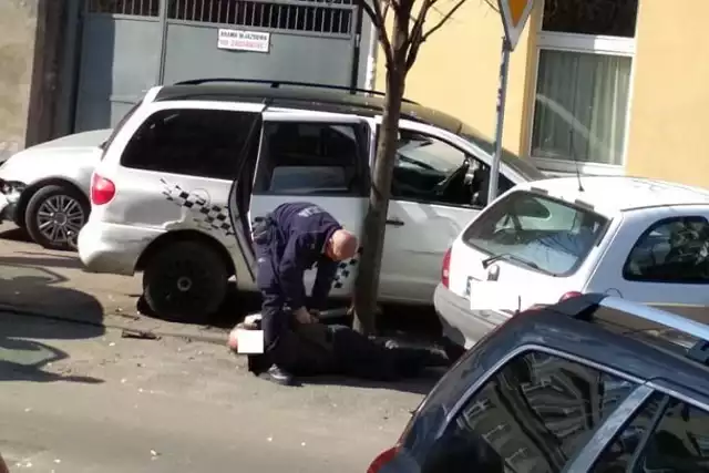 Pościg za pijanym kierowcą na Łazarzu zakończył się na ul. Granicznej. Ile aut zniszczył 37-latek?