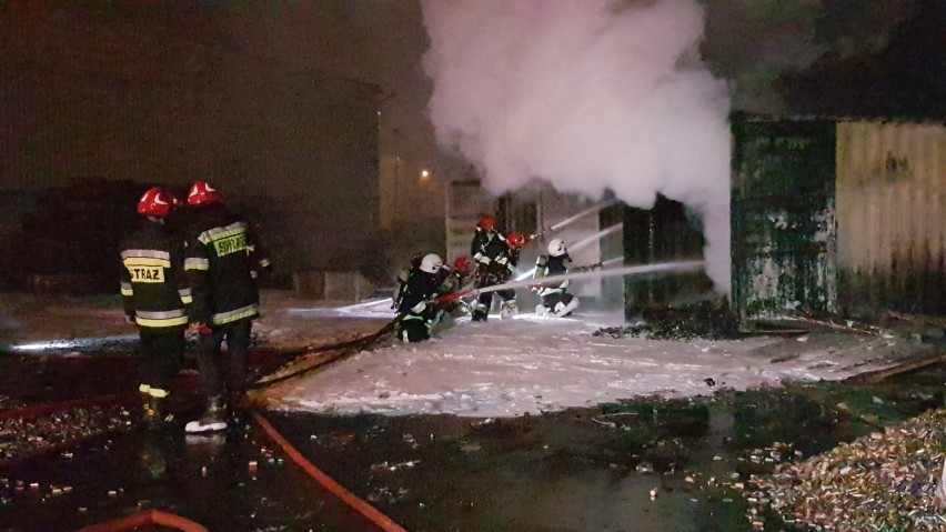 Pożar w zakładzie Remondis przy ul. Pryncypalnej w Łodzi....
