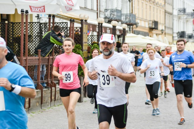 Bieg Solidarności w Płocku zebrał wielu biegaczy. Szukajcie się na zdjęciach!