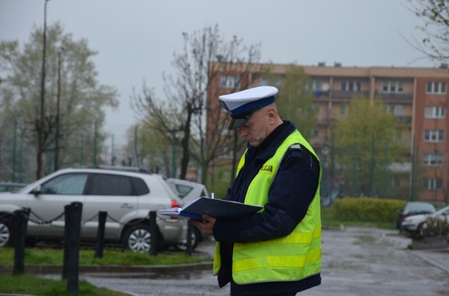 Oznaczenia dróg z pierwszeństwem przejazdu znikną z bełchatowskich osiedli? Do takiej zmiany przymierza się magistrat, a policjanci już wiedzą, że będą mieć z tym pełne ręce roboty - przynajmniej na początku.