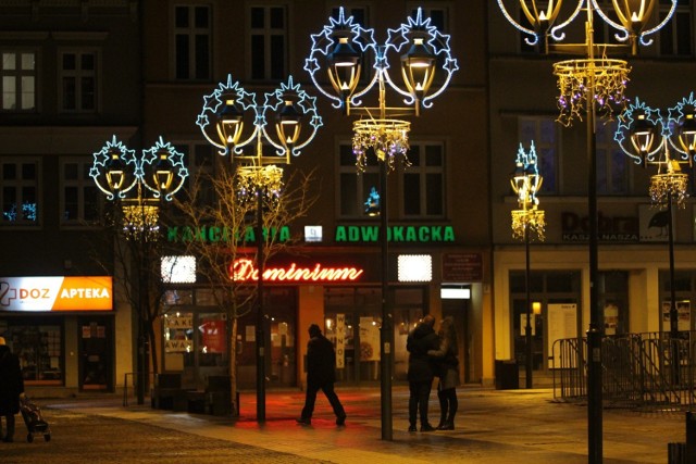 Gliwice stroją się na święta: miasto już rozświetlone.

Zobacz kolejne zdjęcia. Przesuwaj zdjęcia w prawo - naciśnij strzałkę lub przycisk NASTĘPNE