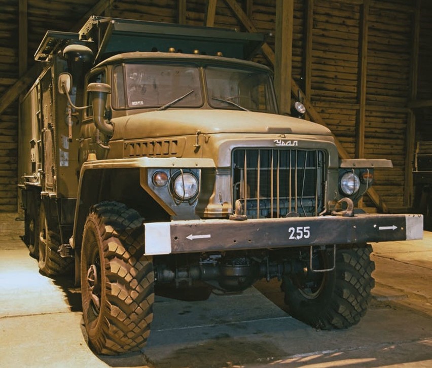 Samochód ciężarowy URAL-375