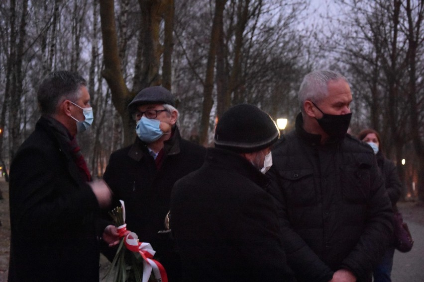 Dzień Pamięci Żołnierzy Wyklętych w Śremie pod popiersiem rotmistrza Pileckiego 