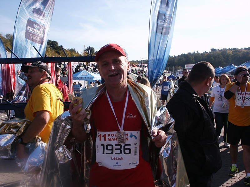 Szczęśliwy Leszek Dolata na mecie maratonu
