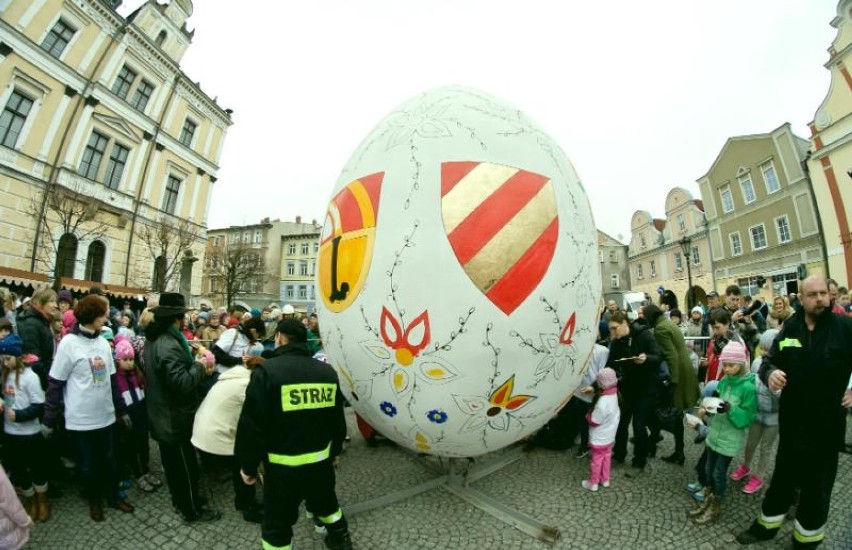 Gigantyczne jajo pomalowane. Pisanka ma 3,5 metra wysokości