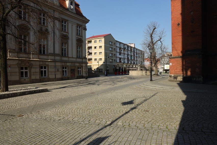 Opustoszała Legnica, mieszkańcy boją się koronawirusa [ZDJĘCIA] 