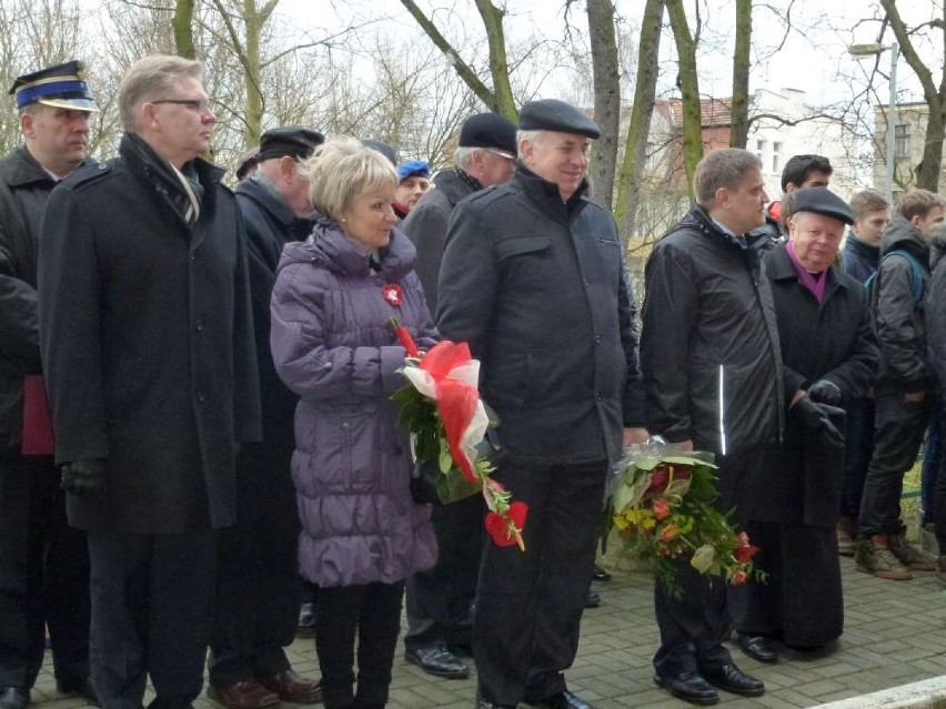 Gniezno: Gimnazjum nr 2 z pamiątkami po Pawle Cymsie