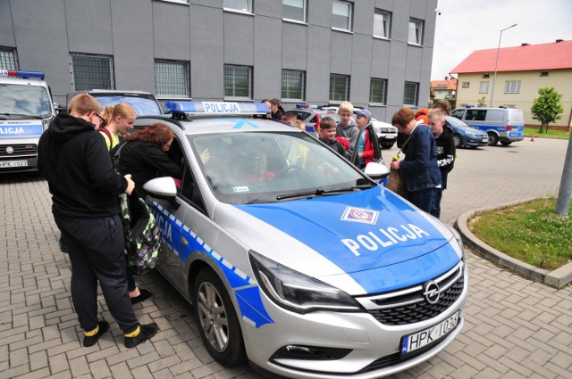 Uczniowie z Umieszcza zapoznali się z pracą jasielskich policjantów