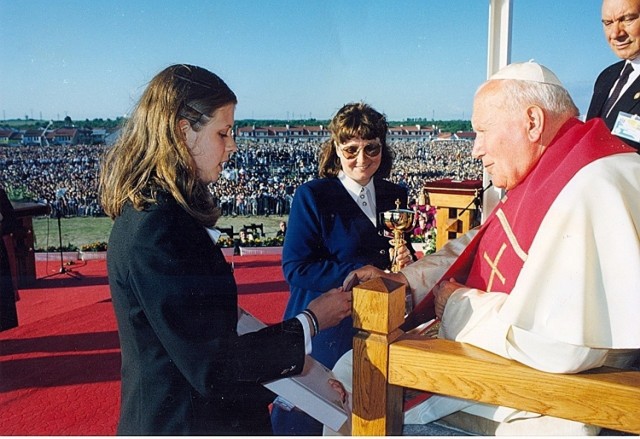 Karol Wojtyła, późniejszy Jan Paweł II wiele razy miał związek z Ziemią Lubuską. Ten najbardziej znany i najczęściej wspominany to wizyta w Gorzowie 2 czerwca 1997 r. Papież spotkał się z wiernymi na Manhattanie w pobliżu kościoła Pierwszy Męczenników Polski.

