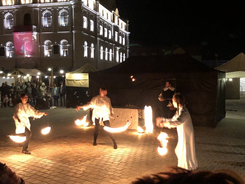 Pokaz ognia (Rycerz Reiner) i Teatr Ognia "Przenikanie"...