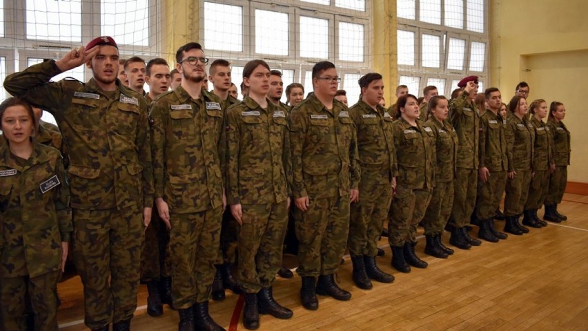 Święto Niepodległości i ślubowanie uczniów pierwszych klas w ZSDiOŚ w Radomsku [ZDJĘCIA]