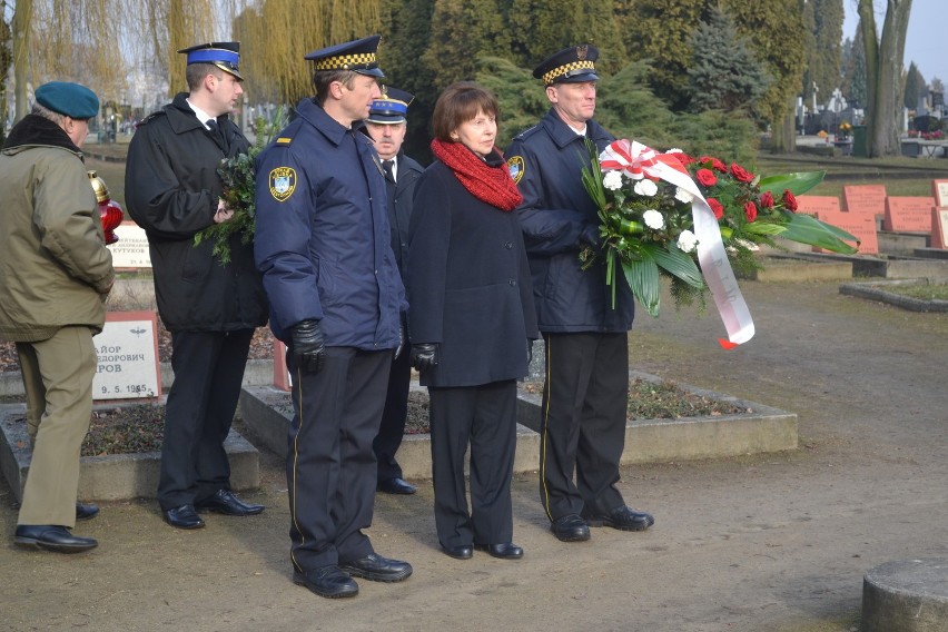 Częstochowa: Pomnik Żołnierzy Radzieckich. Przedstawiciele miasta złożyli kwiaty [ZDJĘCIA]