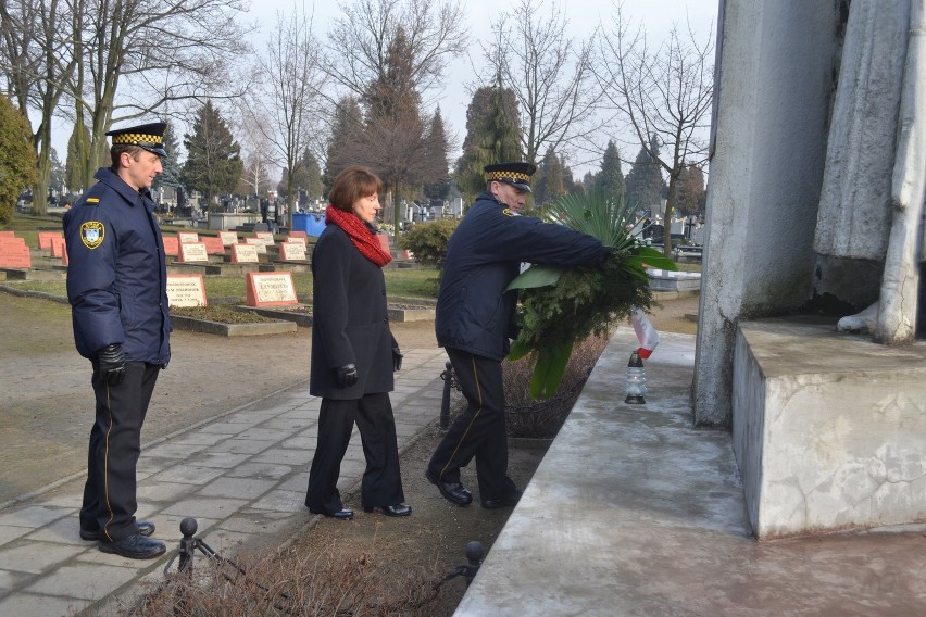 Częstochowa: Pomnik Żołnierzy Radzieckich. Przedstawiciele miasta złożyli kwiaty [ZDJĘCIA]