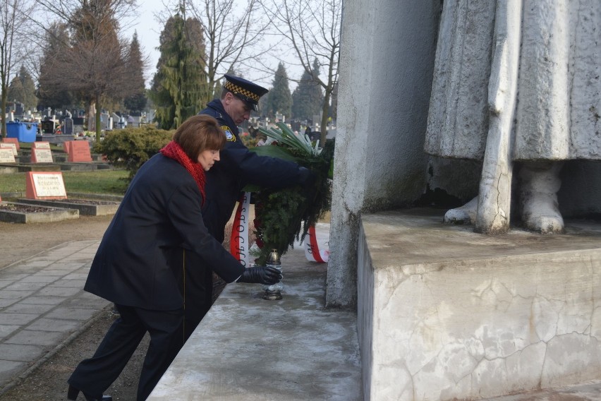 Częstochowa: Pomnik Żołnierzy Radzieckich. Przedstawiciele miasta złożyli kwiaty [ZDJĘCIA]