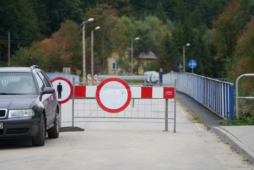 Nowy Sącz. Władze miasta podpisały umowę z wojskiem na budowę mostu tymczasowego na ul. Kamiennej [ZDJĘCIA]