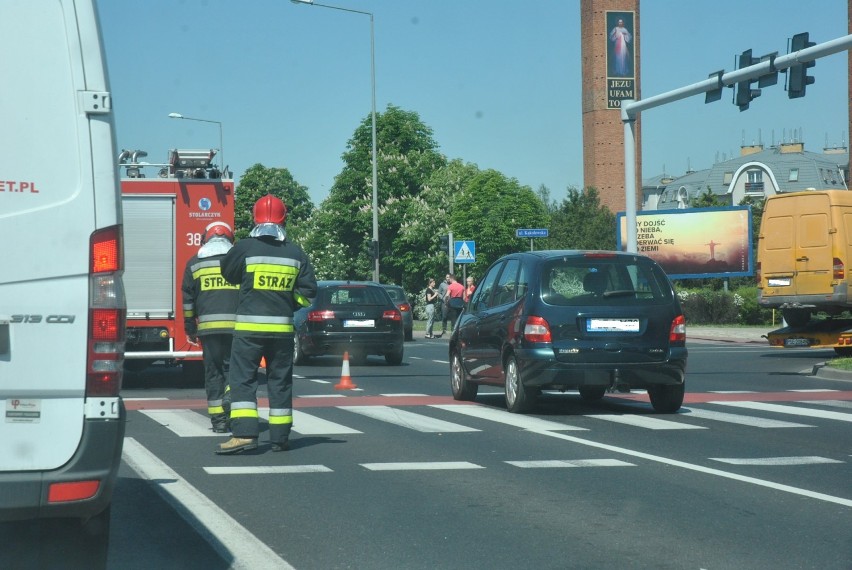 LESZNO: rowerzystka potrącona przez samochód na Al. Konstytucji 3 Maja [FOTO] 
