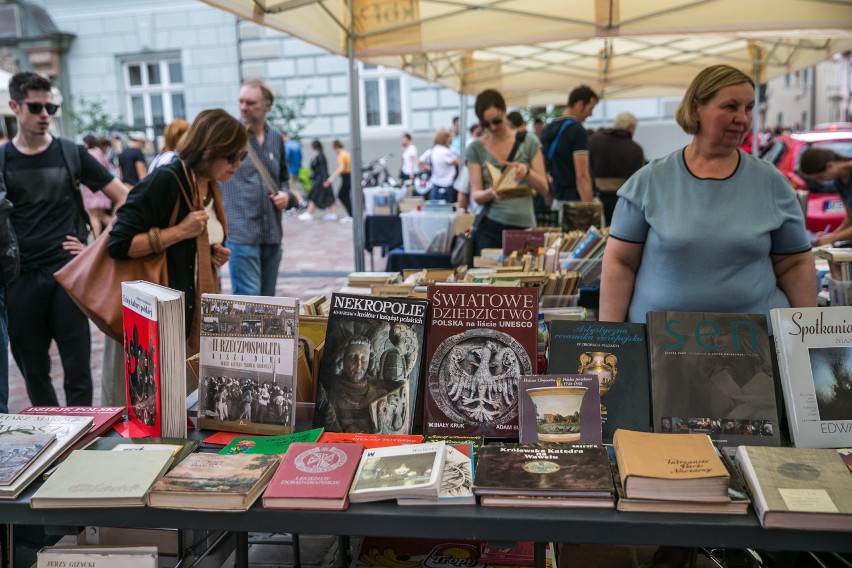 Krakowski Kiermasz Książki na pl. Marii Magdaleny – Lem...