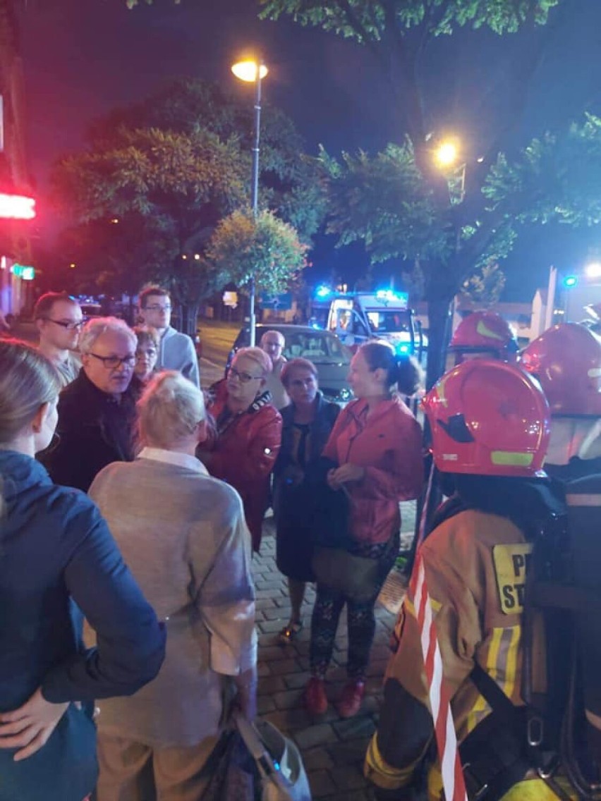 Pożar kamienicy w centrum Tarnowskich Gór.  25 osób zostało ewakuowanych z mieszkań
