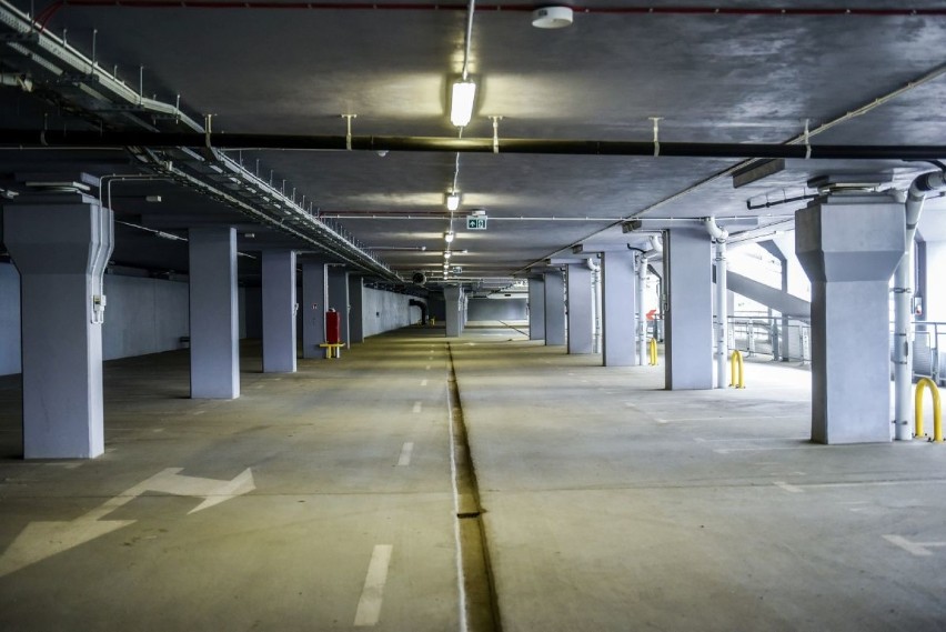 Rondo Kaponiera: Nowy parking w centrum Poznania już działa [ZDJĘCIA]