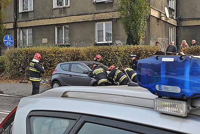 Wypadek miał miejsce dziś rano (31 października), przy ulicy ...