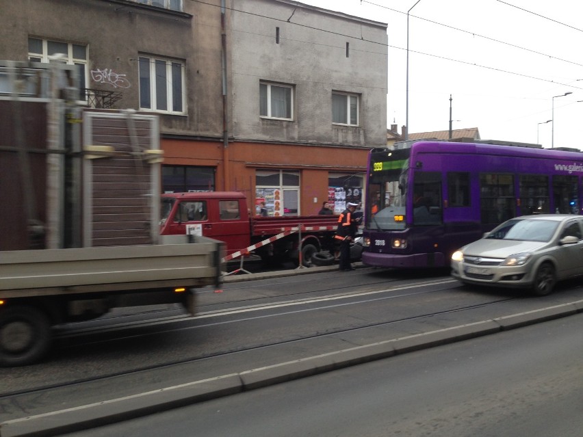 Kraków. Wypadek przy ul. Grzegórzeckiej [ZDJĘCIA, WIDEO]