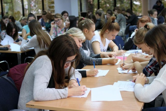 Radomsko: Warsztaty maturalne z Dorotą Nosowską w bibliotece