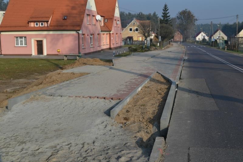 Remont ulic w Tychnowach: Powstają ścieżki pieszo-rowerowe [FOTO]