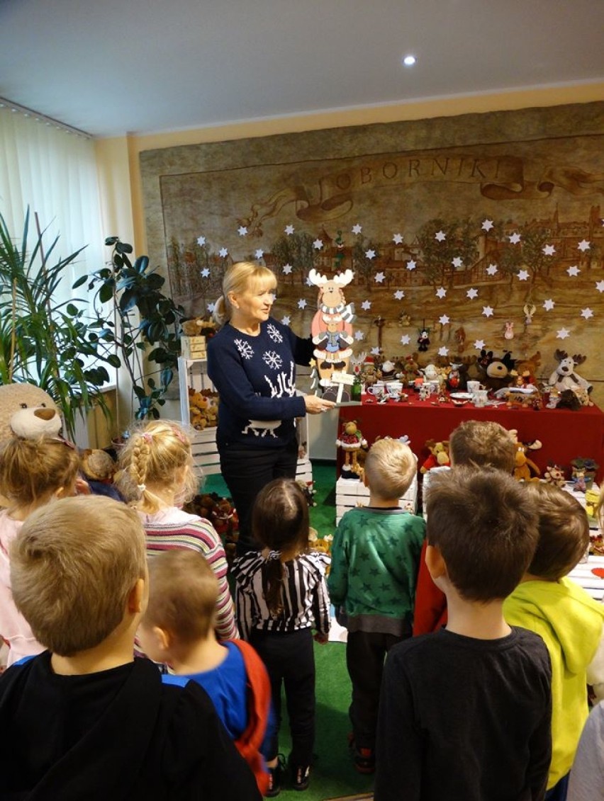 Wystawa kolekcji pluszowych rogaczy w bibliotece [ZDJĘCIA]