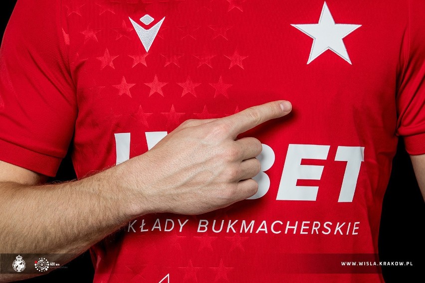 Wisła Kraków zaprezentowała nowe koszulki. Zagra w nich już w meczu Piastem Gliwice