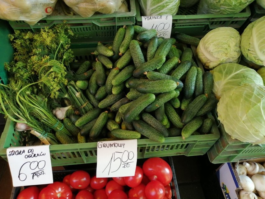 Lębork. Sprawdziliśmy, ile kosztują warzywa i owoce na targowisku miejskim